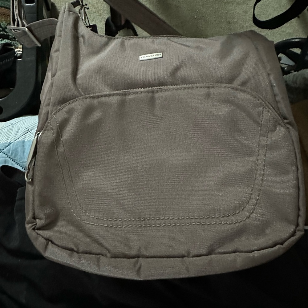 Travelon  Anti Theft Essential Messenger Bag Nutmeg
